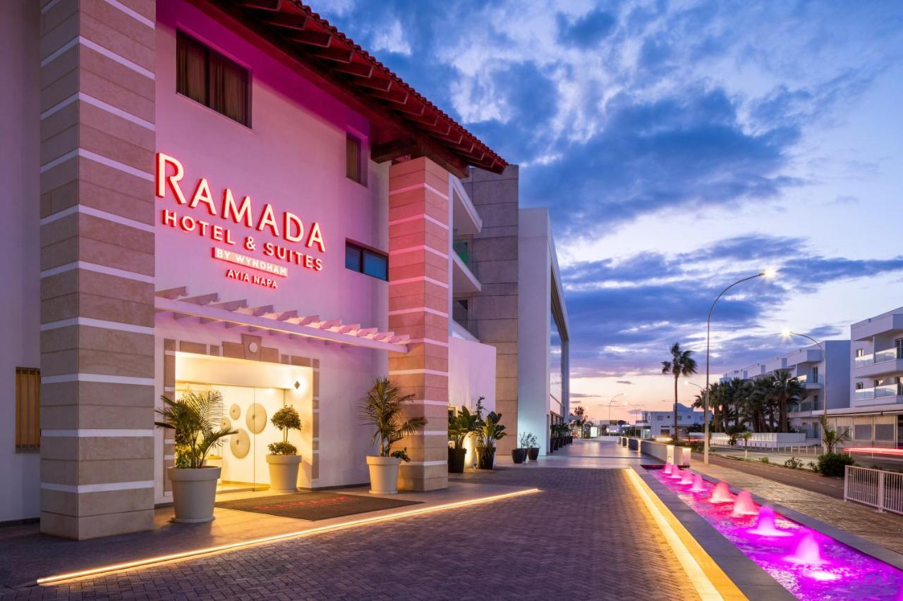 ホテル Ramada & Suites By Wyndham 4*